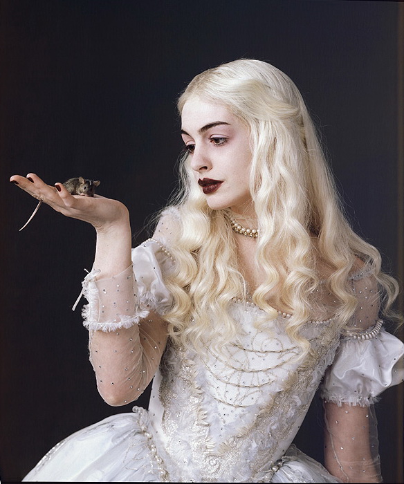 «Алиса в стране чудес» Бёртона — Белая королева Энн Хэтэуэй