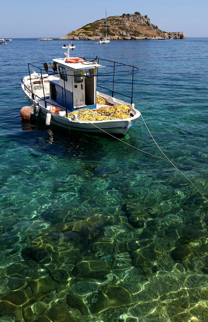 Греческая лодка в Ионическом море