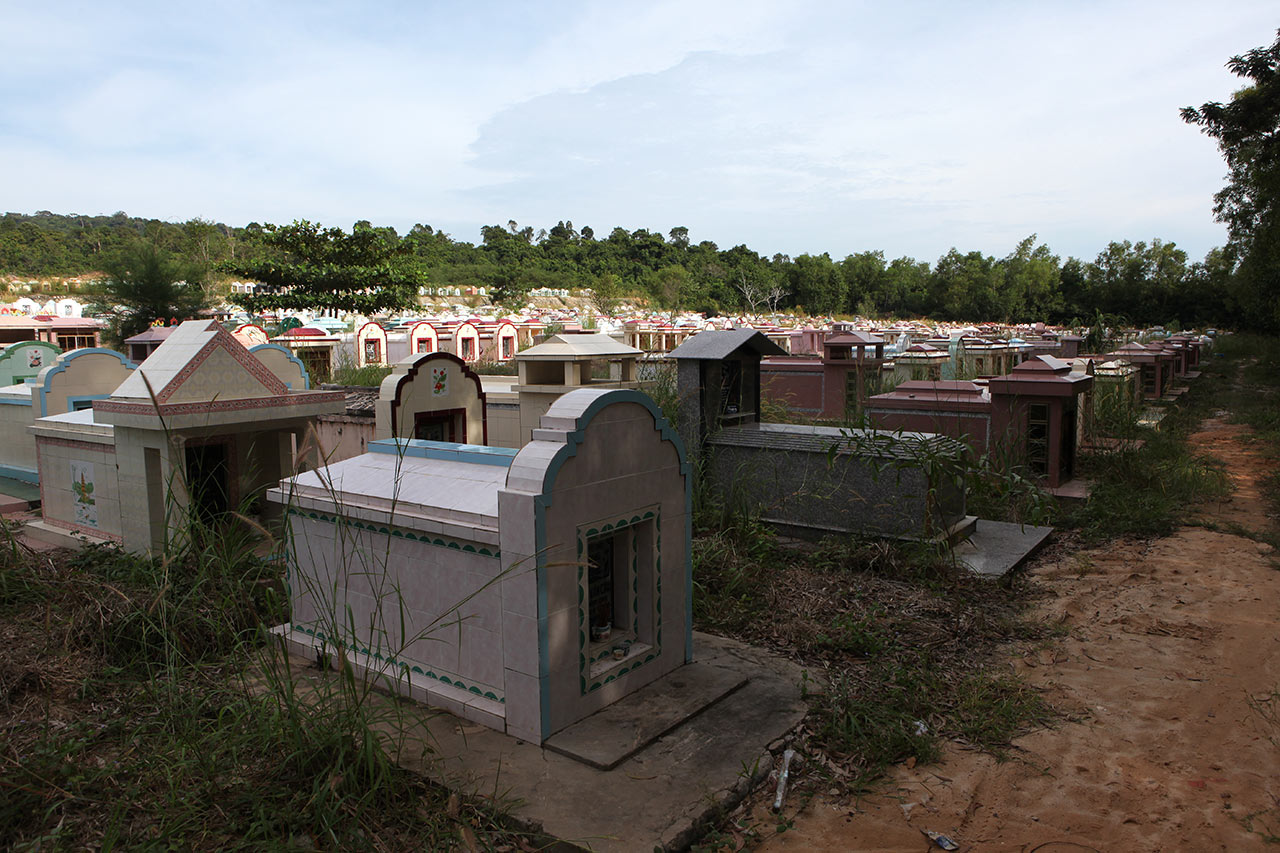 Панорама вьетнамского кладбища