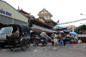 Велорикша возле рынка